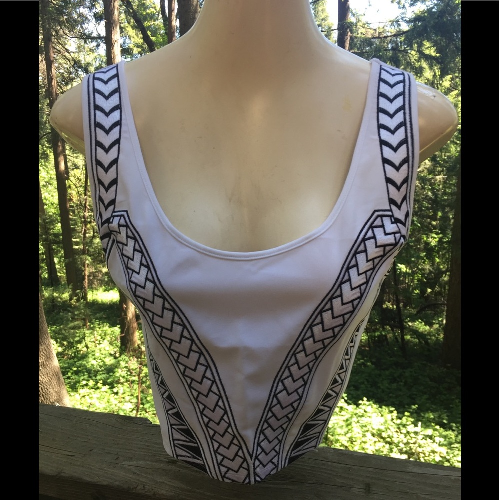 Bebe tank top white, black embroidered geo print,